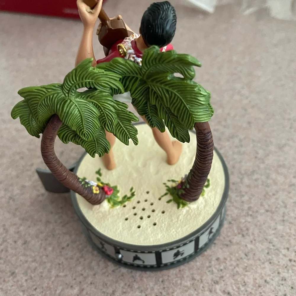 Elvis Hallmark Ornament 2002 - Picture 6 of 10